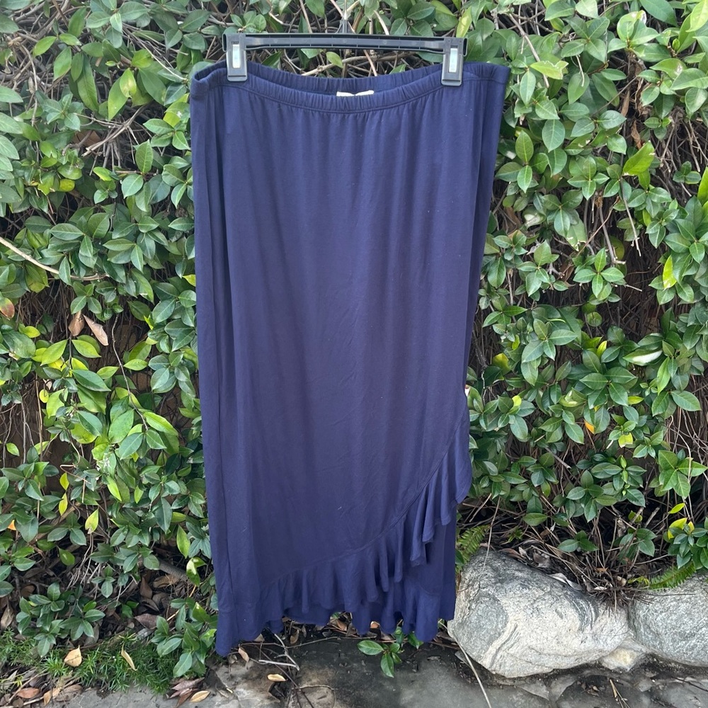 NWT Max Studio Navy Midi Skirt with Ruffle Hem in Size Large